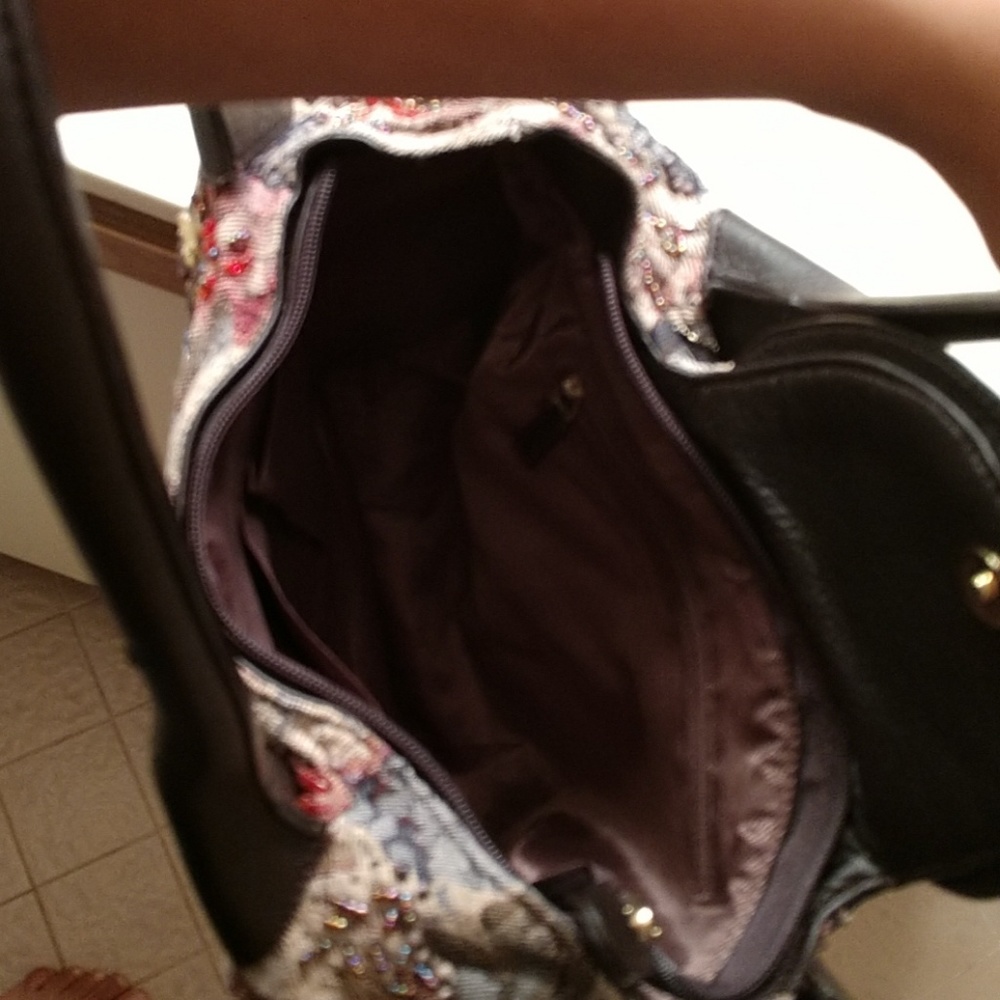 Embroidered bag - Picture 2 of 3